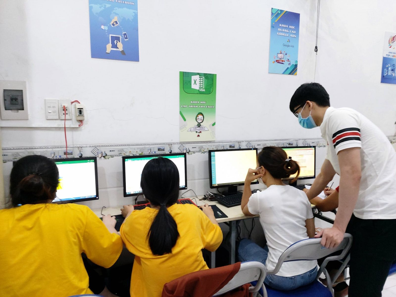 trung tâm tin học quận 10