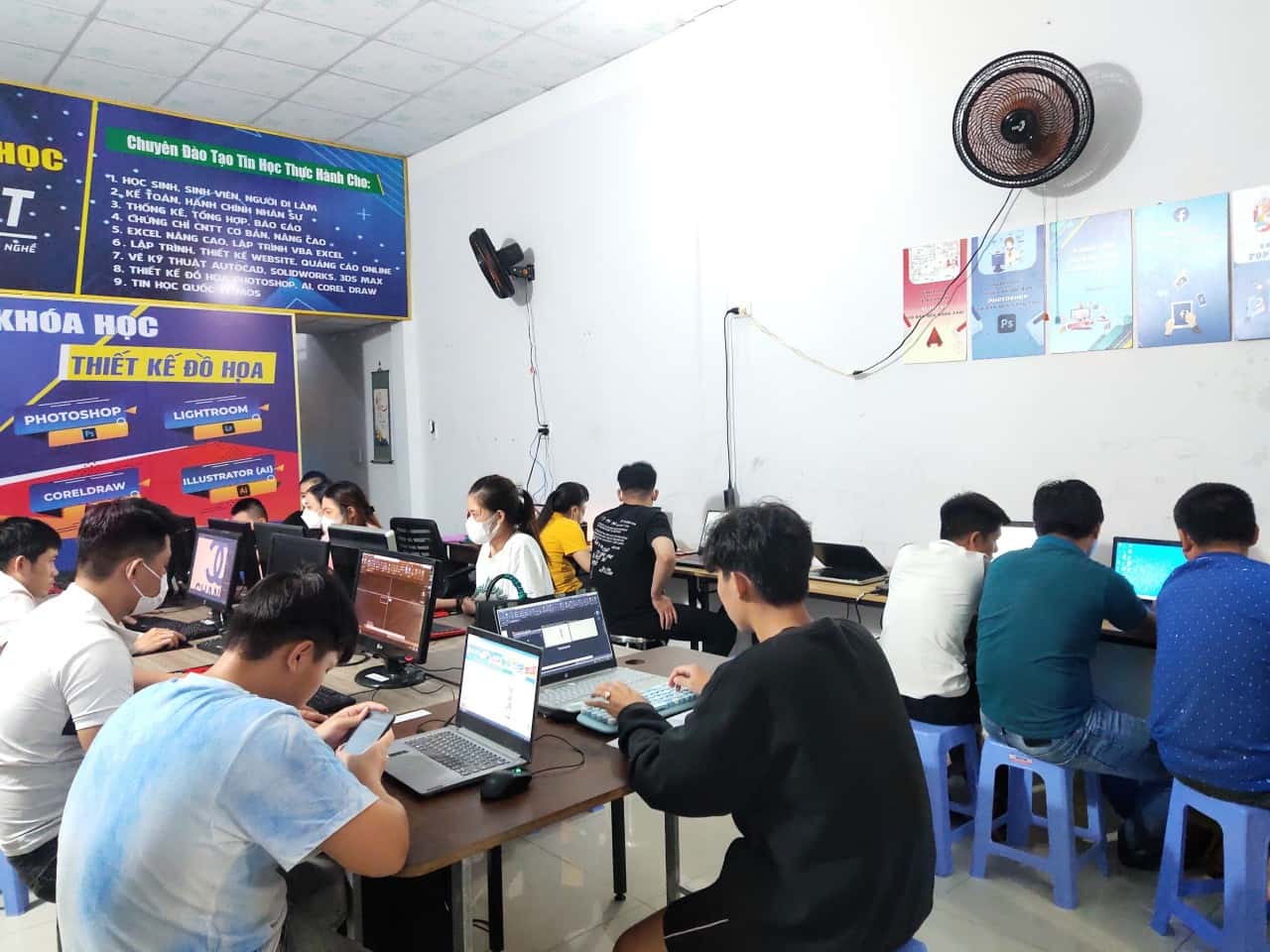 lớp học vi tính