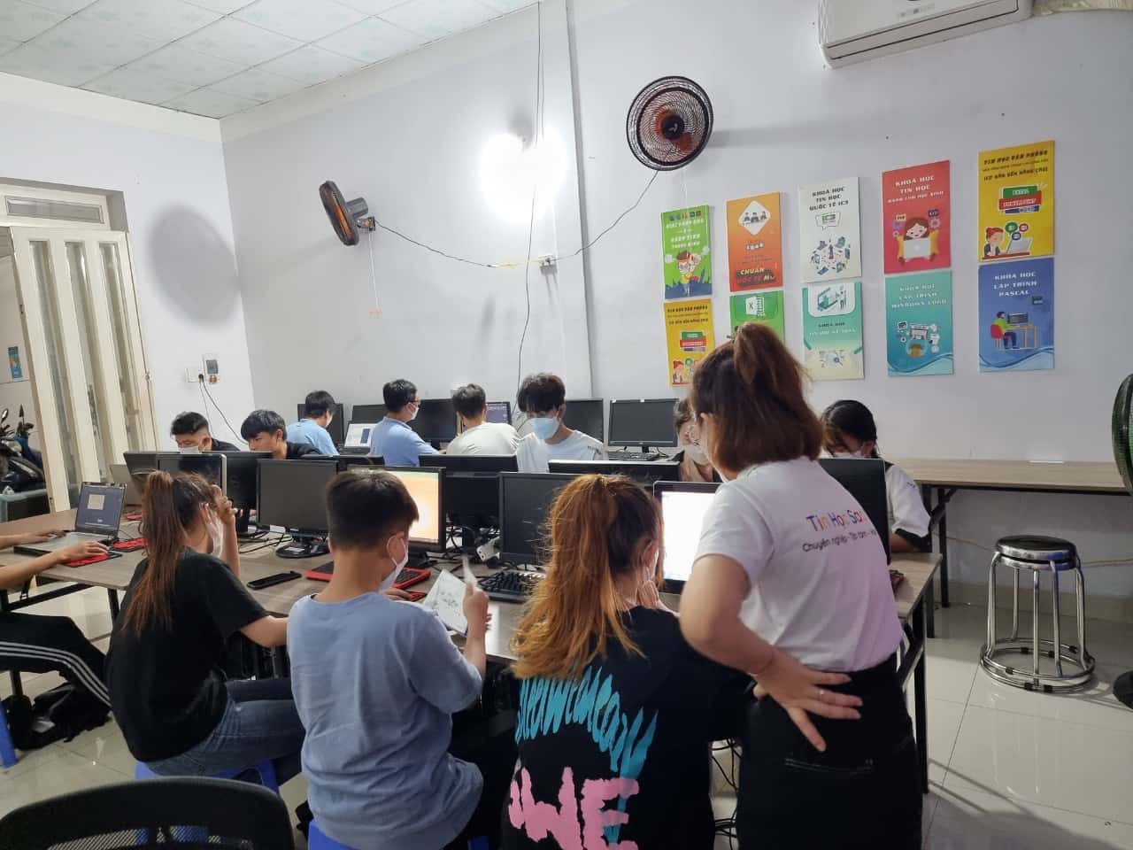 Khóa học thiết kế AI ở Bình Dương