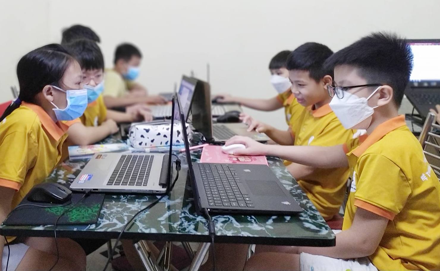 hình ảnh lớp học lập trình trẻ em