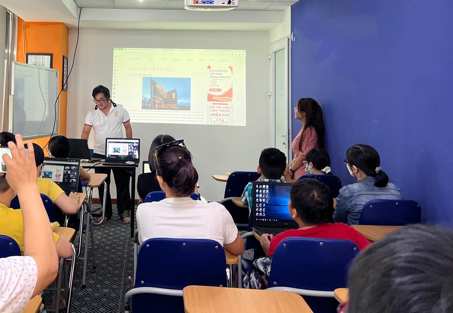 hình ảnh lớp học lập trình cho trẻ em quận 12