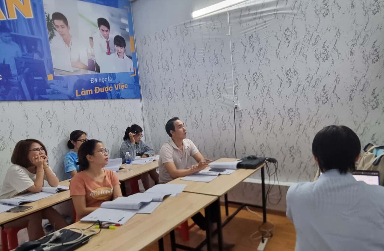 học hành chính nhân sự