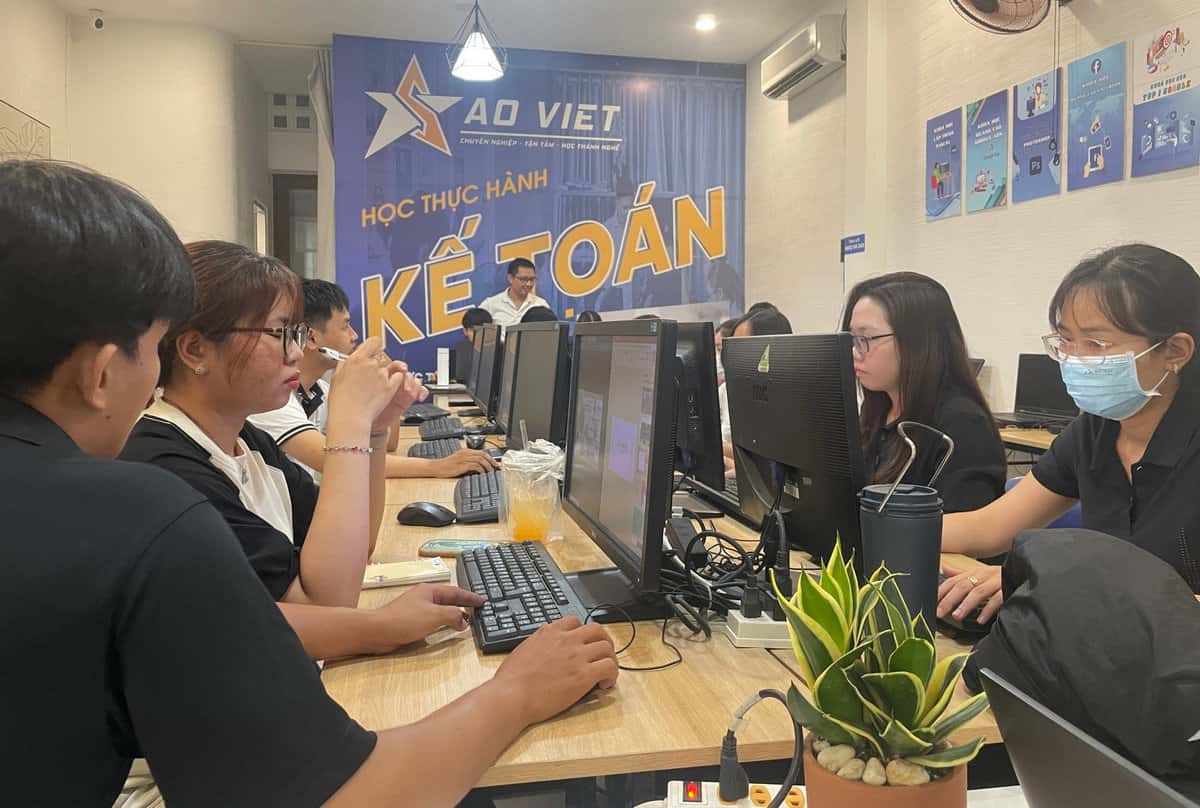 khóa học xuất nhập khẩu bình dương