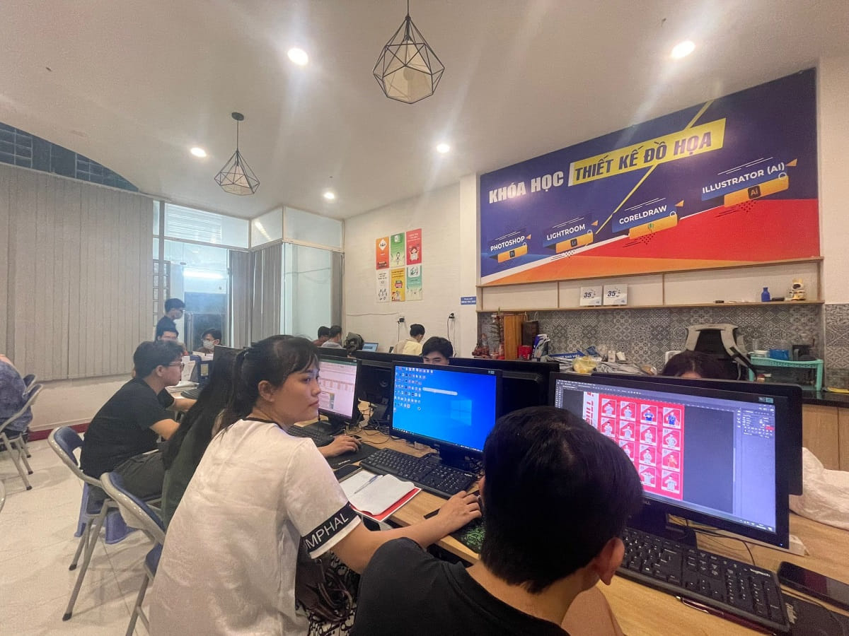 Tuyển dụng dạy illustrator tại TPHCM