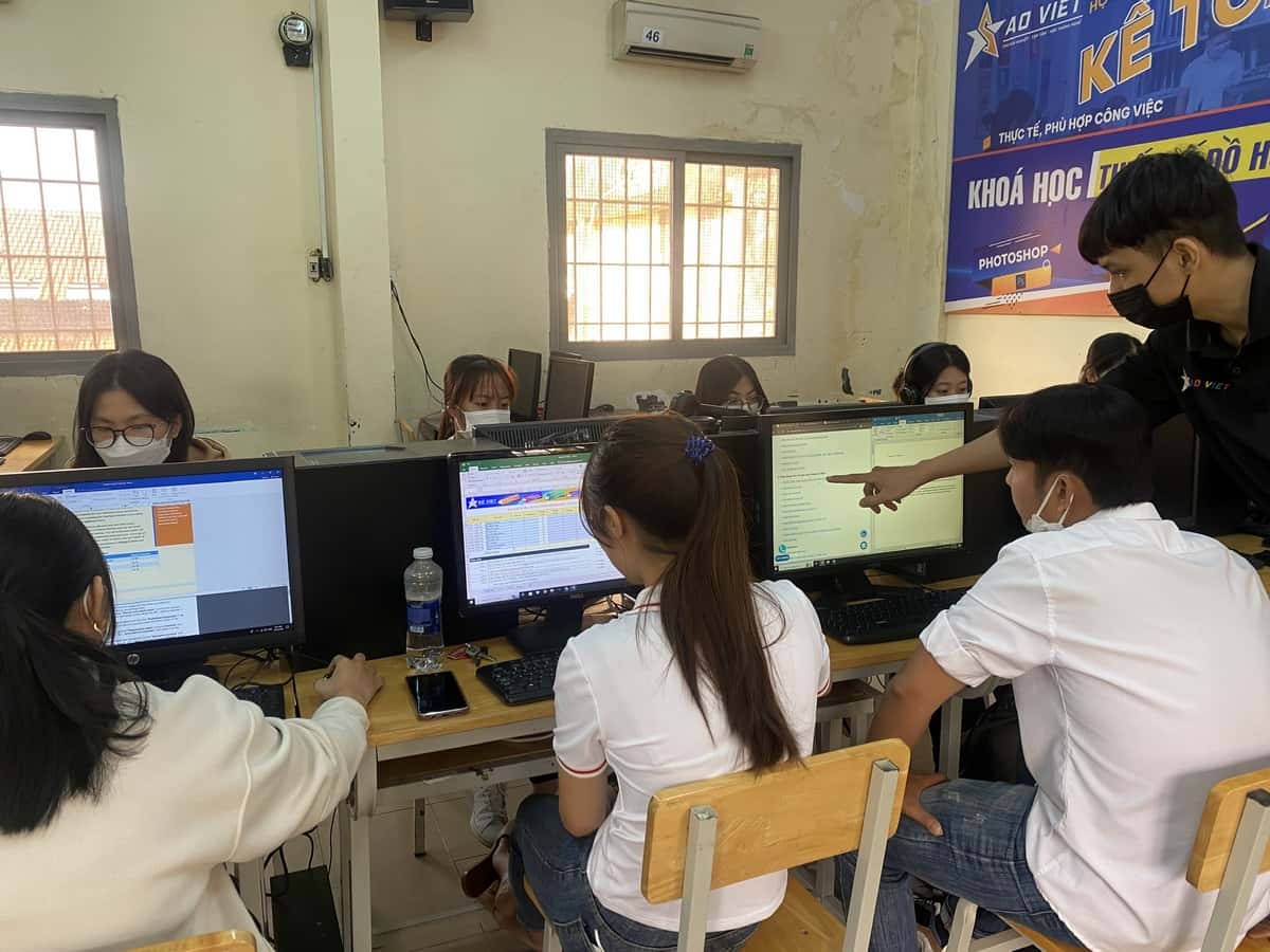 Lớp học xuất nhập khẩu