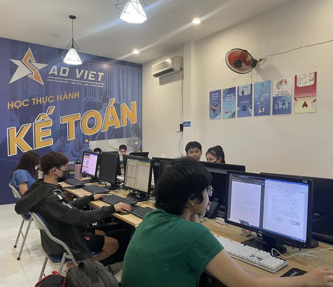 trung tâm khóa học xuất nhập khẩu