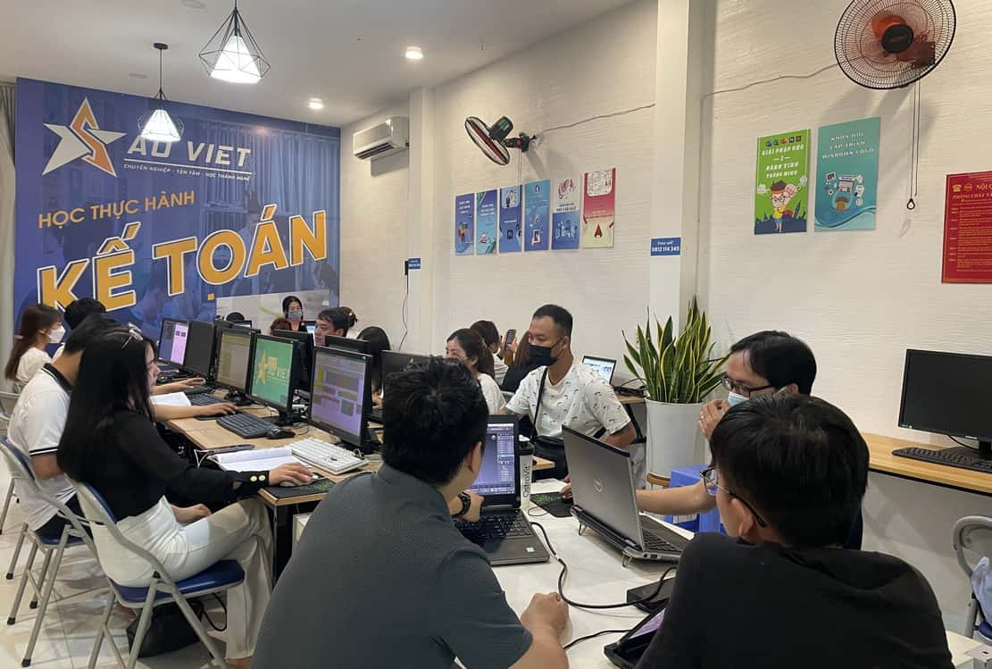 trung tâm học xuất nhập khẩu