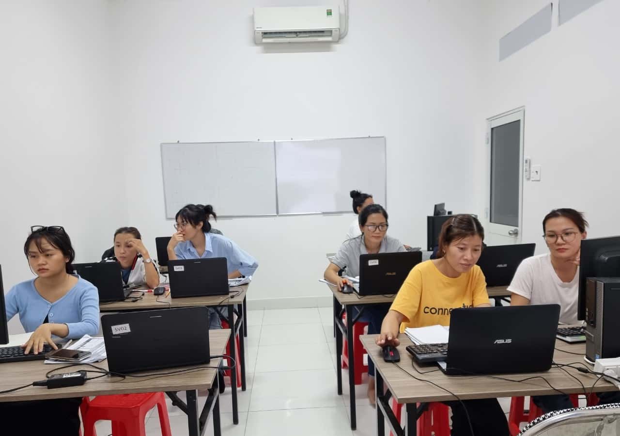 khóa học xnk quận 9