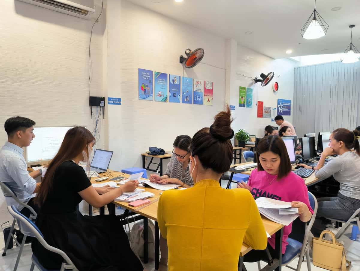 học xuất nhập khẩu tân bình