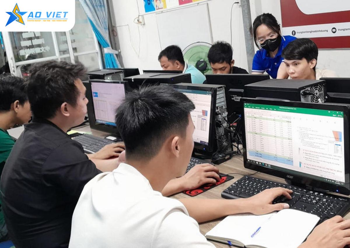 Khóa Học Lập Trình VBA trong Excel dành cho ai?