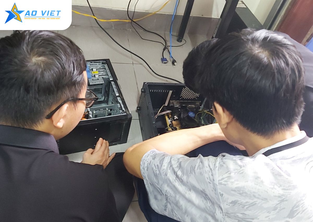 Khóa Học Sửa Chữa Máy Tính Tại TPHCM Dành Cho Ai