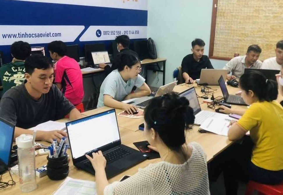 Vì Sao Nên Chọn Sao Việt Để Học Hành Chính Nhân Sự