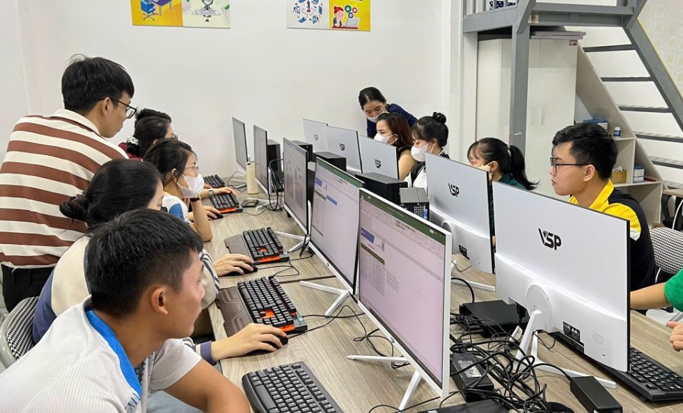 các đối tượng luyện thi chứng chỉ tin học tại bình tân