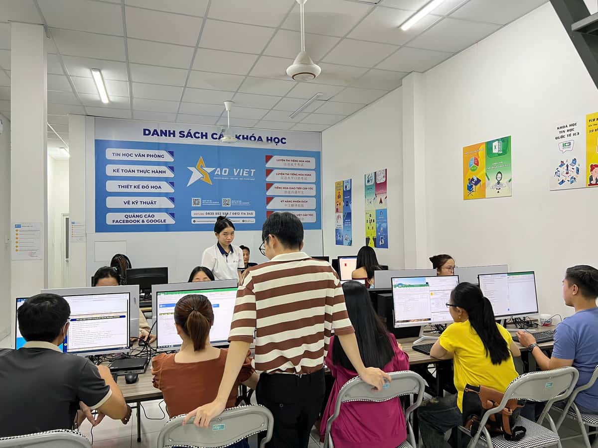 Khóa Học Sử Dụng AI Tại Tin Học Sao Việt