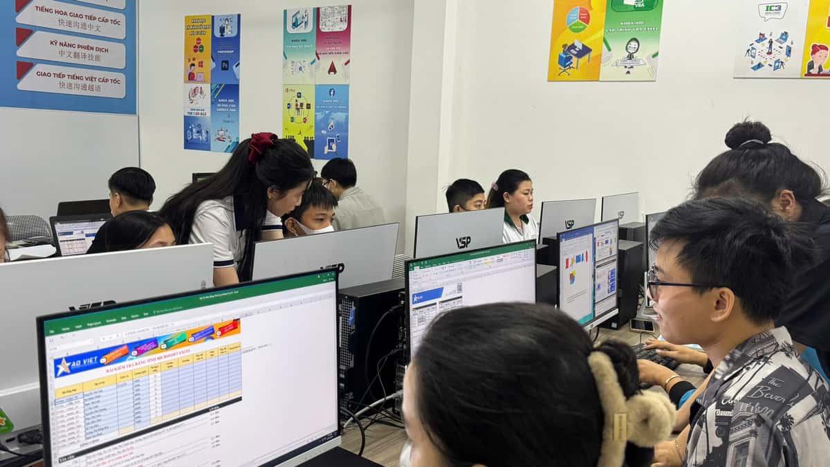 Khóa học sử dụng AI cho nhân viên văn phòng