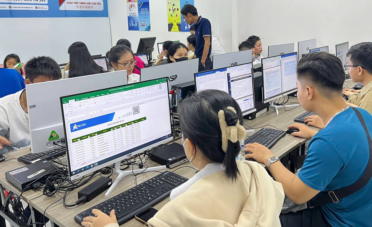 DeepSeek AI Có Thể Hỗ Trợ Gì Cho Dân Văn Phòng?