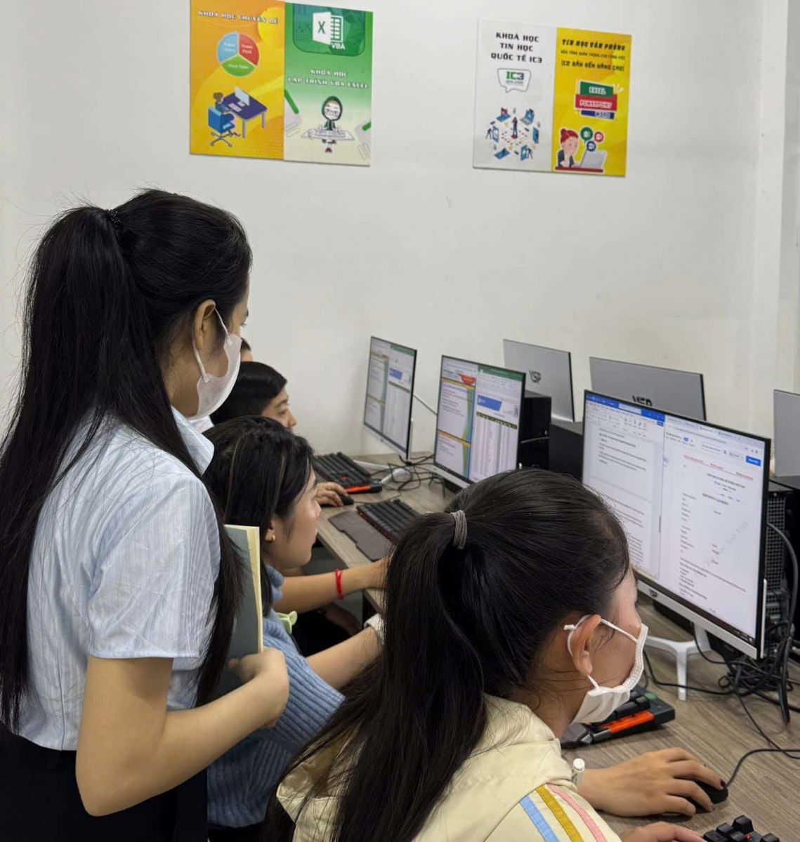 Khóa Học Sử Dụng Trí Tuệ Nhân Tạo AI