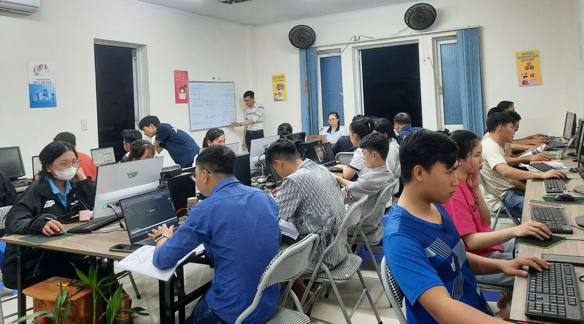 Đối Tượng Học Viên Phù Hợp Với Khóa Học AI Tại Quận 6
