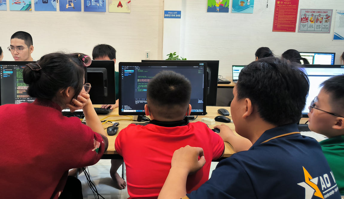 Vì Sao Phụ Huynh Nên Chọn Khóa Học AI Cho Trẻ Em Tại Sao Việt Long Thành