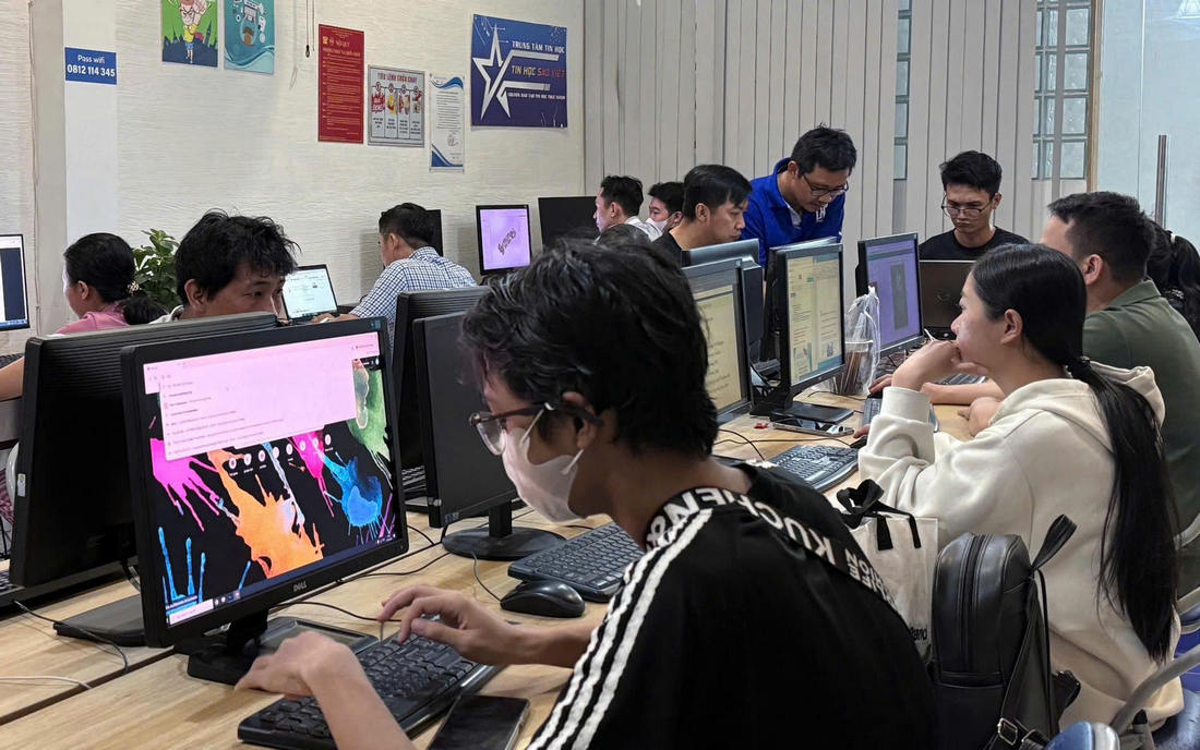 Những Ai Nên Tham Gia Khóa Học Ứng Dụng AI Trong Văn Phòng