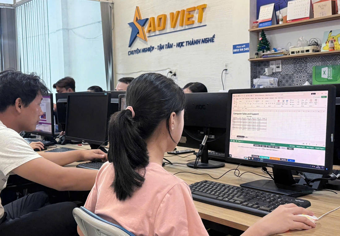 Lợi Ích Khi Tham Gia Khóa Học AI Trong Văn Phòng Ở Bình Dương