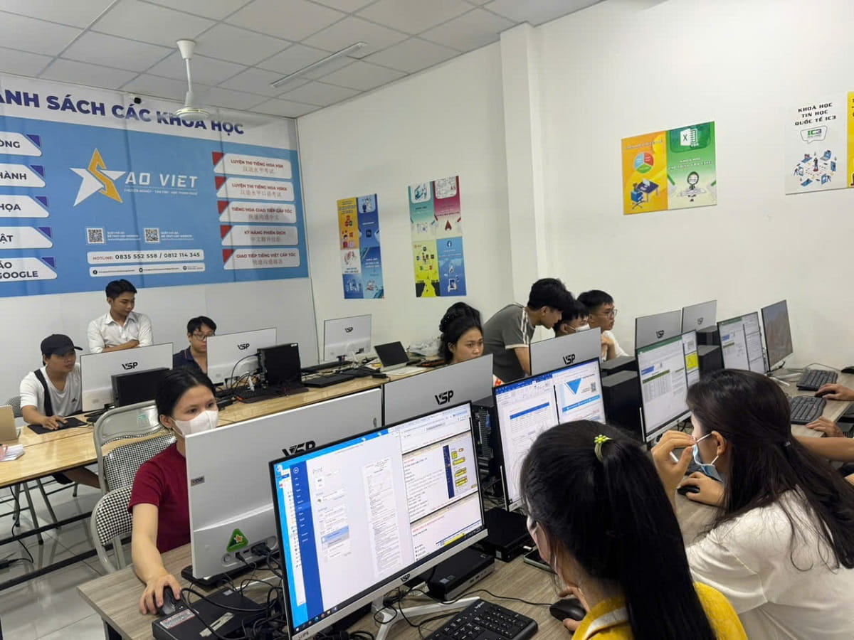 Gia sư đào tạo máy tính cơ bản