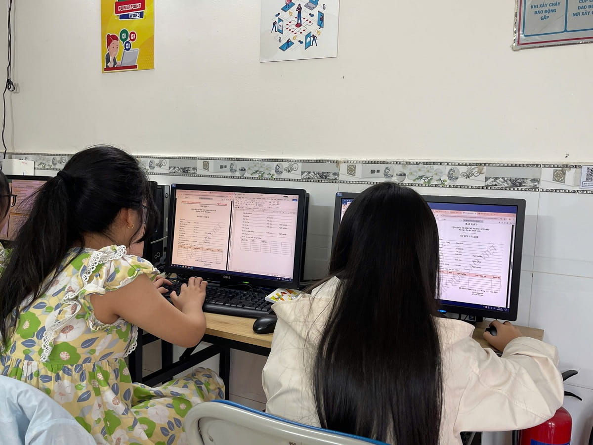 Gia sư dạy máy tính