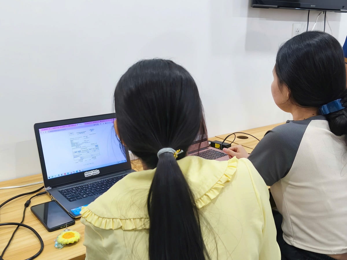 Gia sư đào tạo máy tính cơ bản