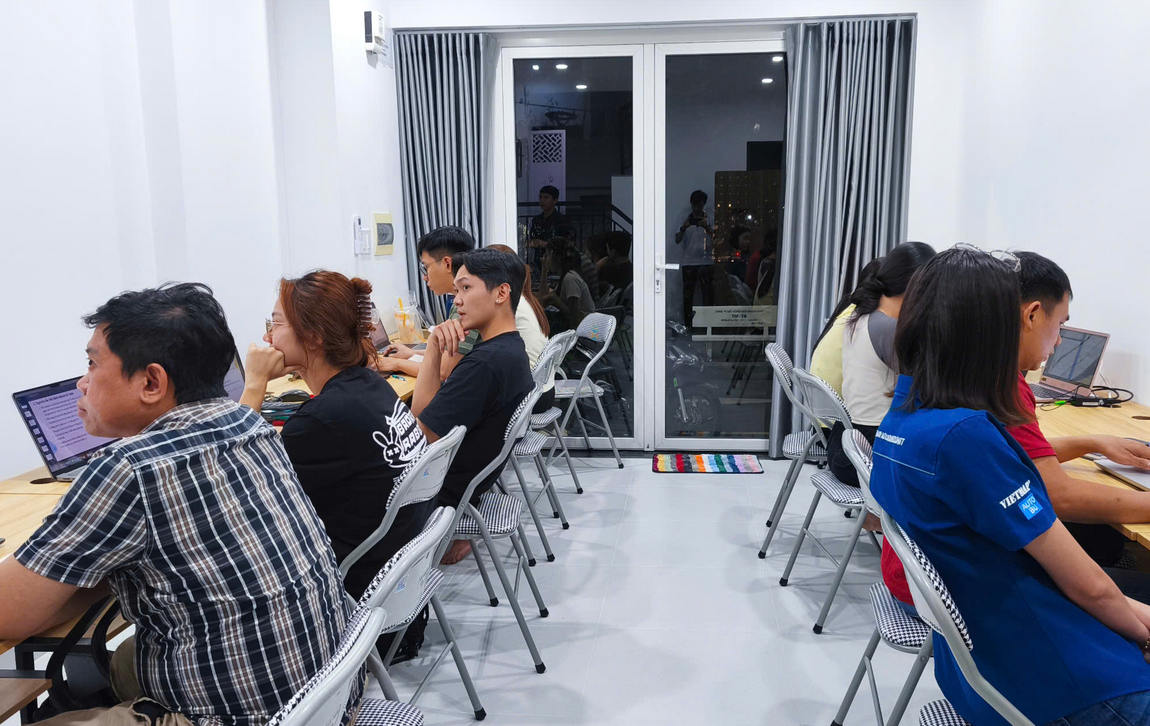 Đối tượng học viên trong khóa học chứng chỉ AI văn phòng