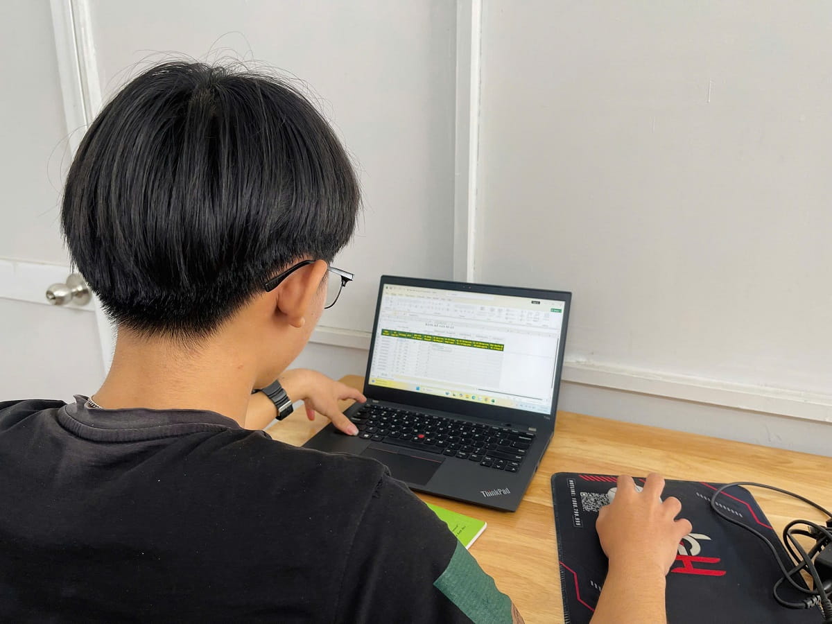 Gia sư dạy kèm AI tại nhà cho người mới