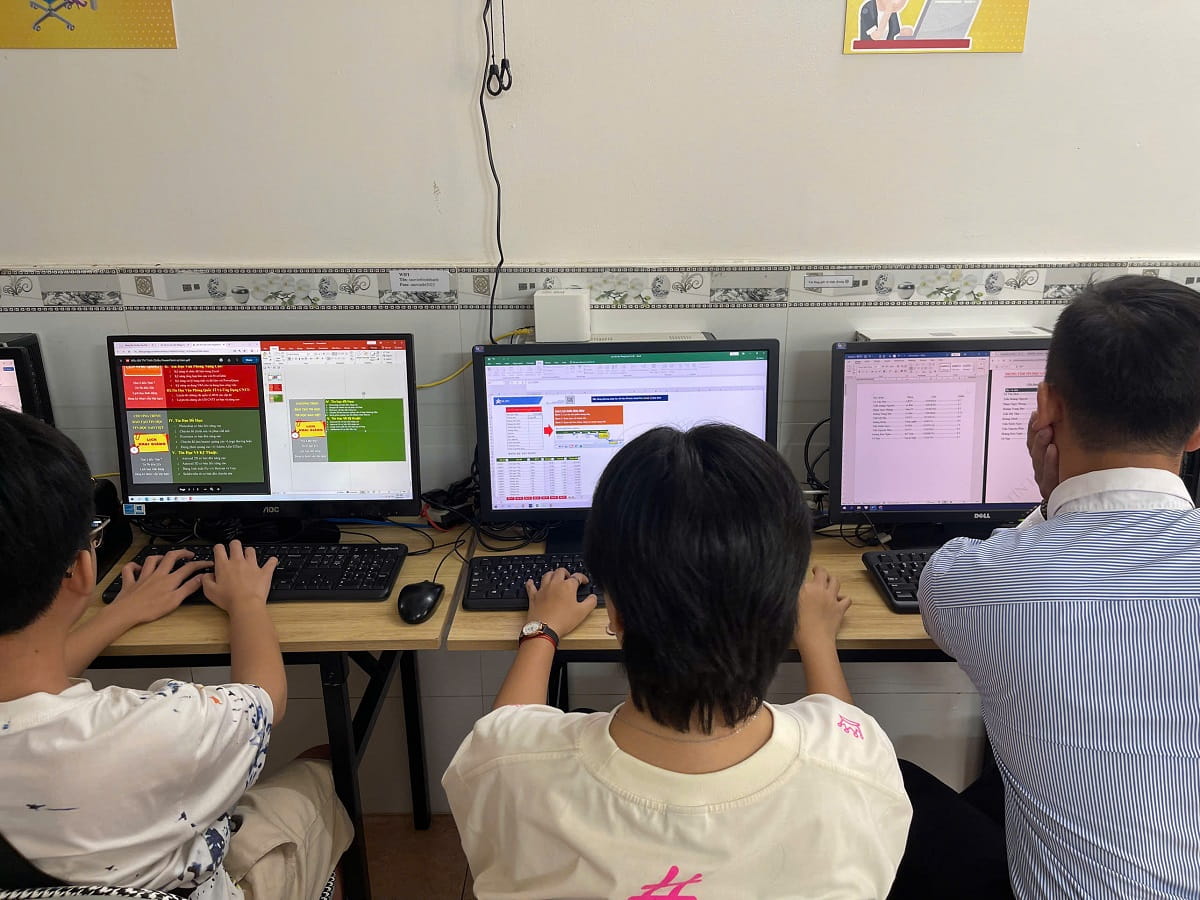 Gia sư dạy kèm AI tin học văn phòng