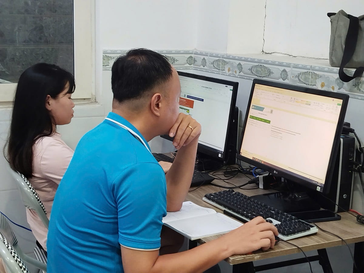 Gia sư dạy sử dụng mạng xã hội