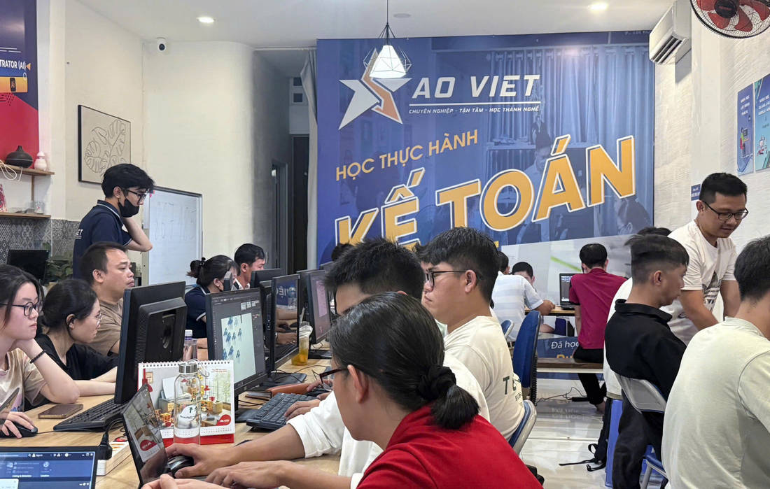 Học Viên Khóa Học Kế Toán Sao Việt