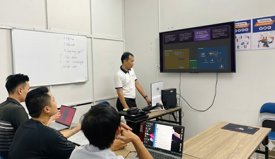 Tự học trên mạng với Học thực chiến tại trung tâm, đâu là lựa chọn hoàn hảo