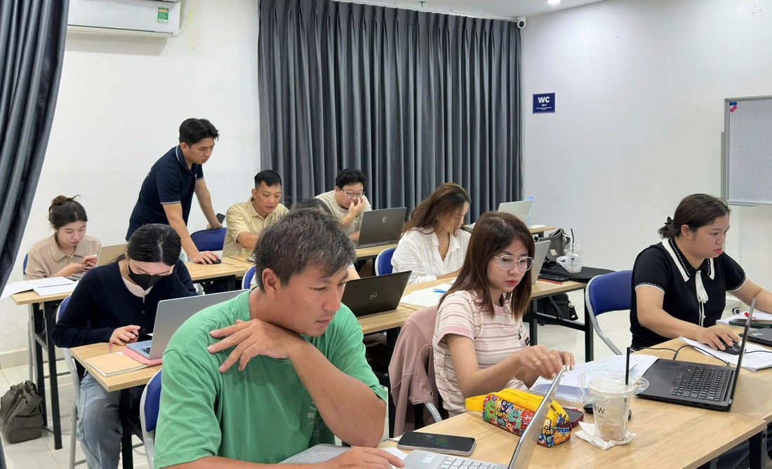 Khóa Học Thiết Kế Website Với AI Phù Hợp Với Những Ai