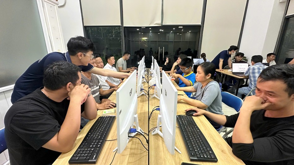Lập trình robotics cho trẻ em tại TP.HCM là gì - lắp ráp và điều khiển robot
