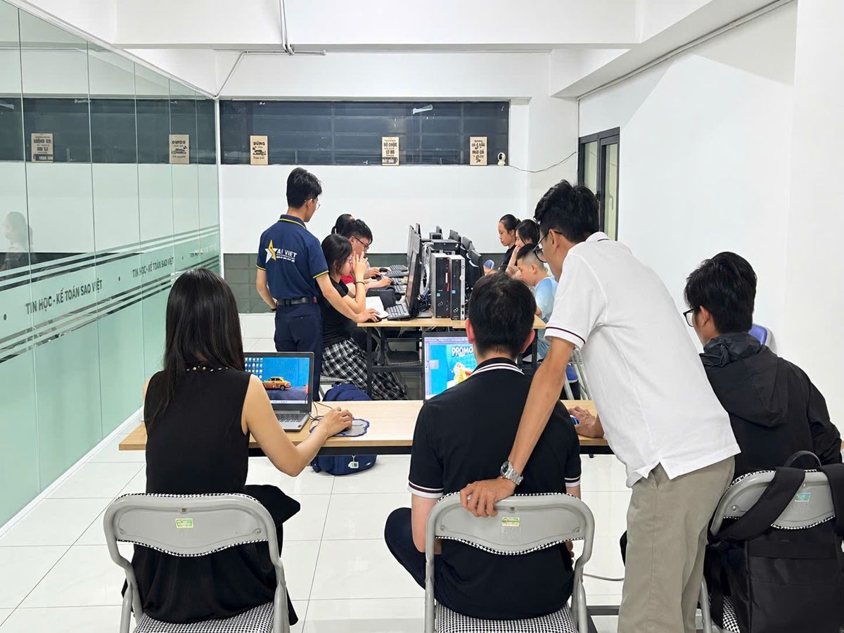 Lớp học ứng dụng AI thực tế tại Tin học Sao Việt Bình Dương