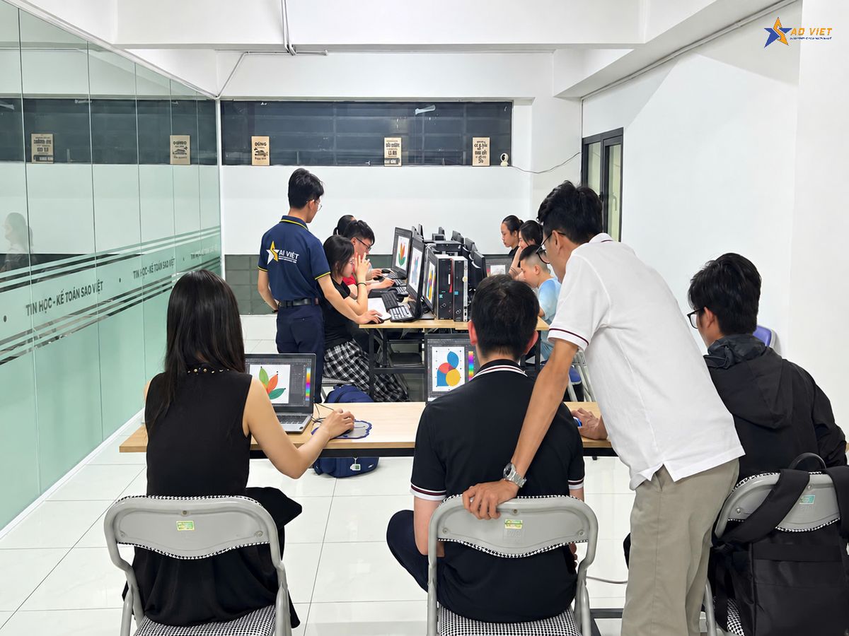 Lớp học CorelDRAW thực tế tại Tin học Sao Việt Đồng Nai