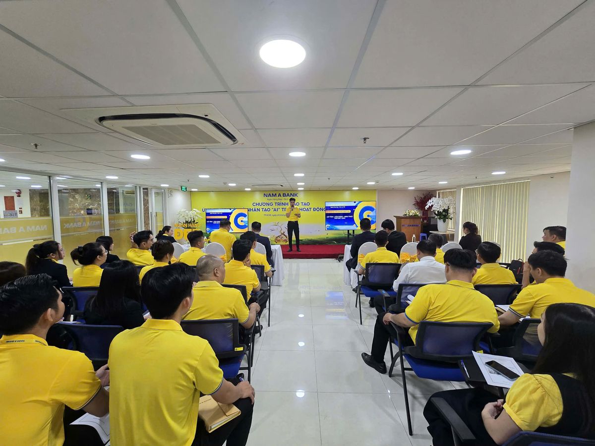Giảng viên Tin học Sao Việt hướng dẫn kỹ thuật viết prompt tại Nam Á AMC
