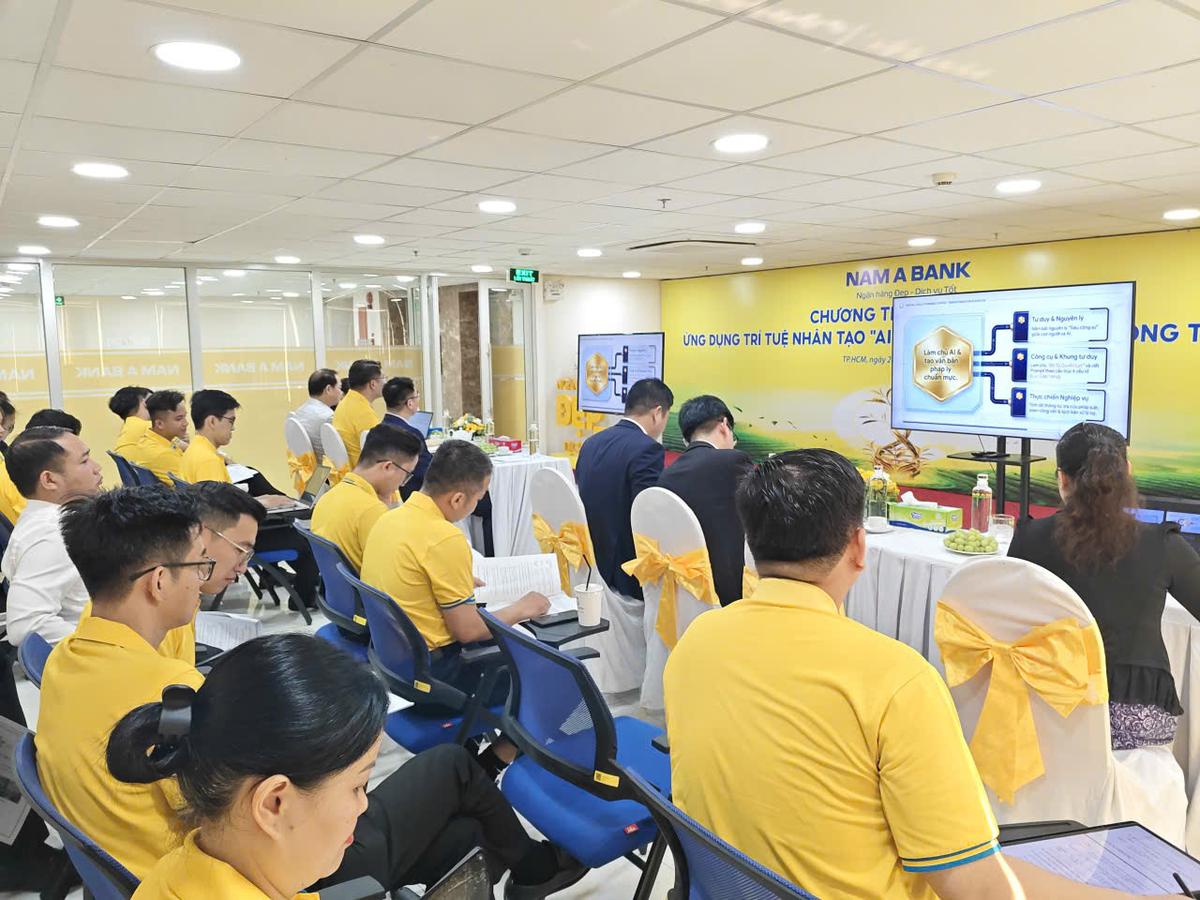 Học viên Nam Á AMC thực hành ứng dụng AI vào công việc văn phòng