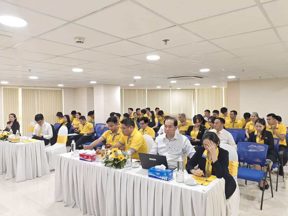 Đội ngũ Nam Á AMC thực hành ứng dụng AI vào nghiệp vụ văn phòng