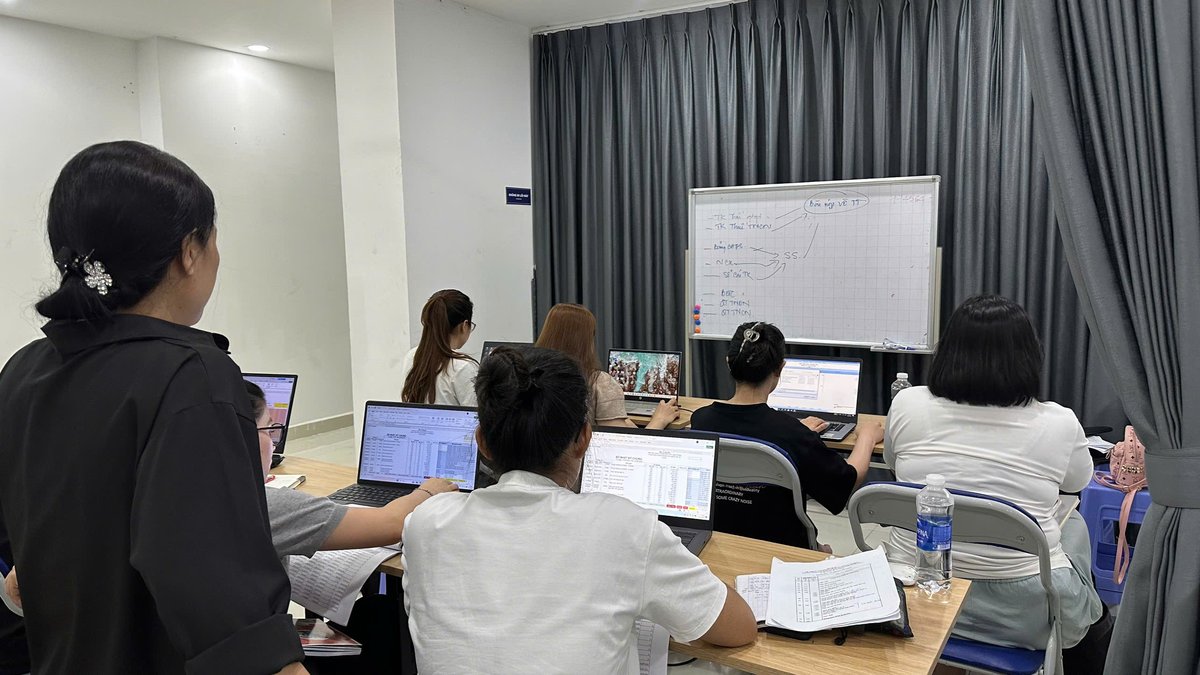 Lớp học Hành chính Nhân sự thực tế tại Tin học Sao Việt Bình Dương