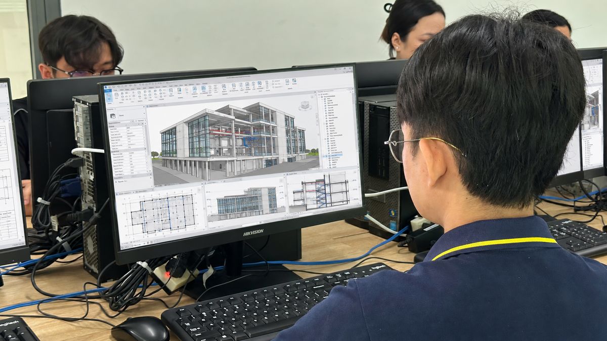 Học viên thực hành Revit tại Tin học Sao Việt