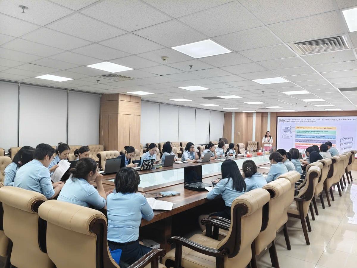 Học viên VietinBank Chi nhánh 7 thực hành viết Prompt cho nghiệp vụ ngân hàng