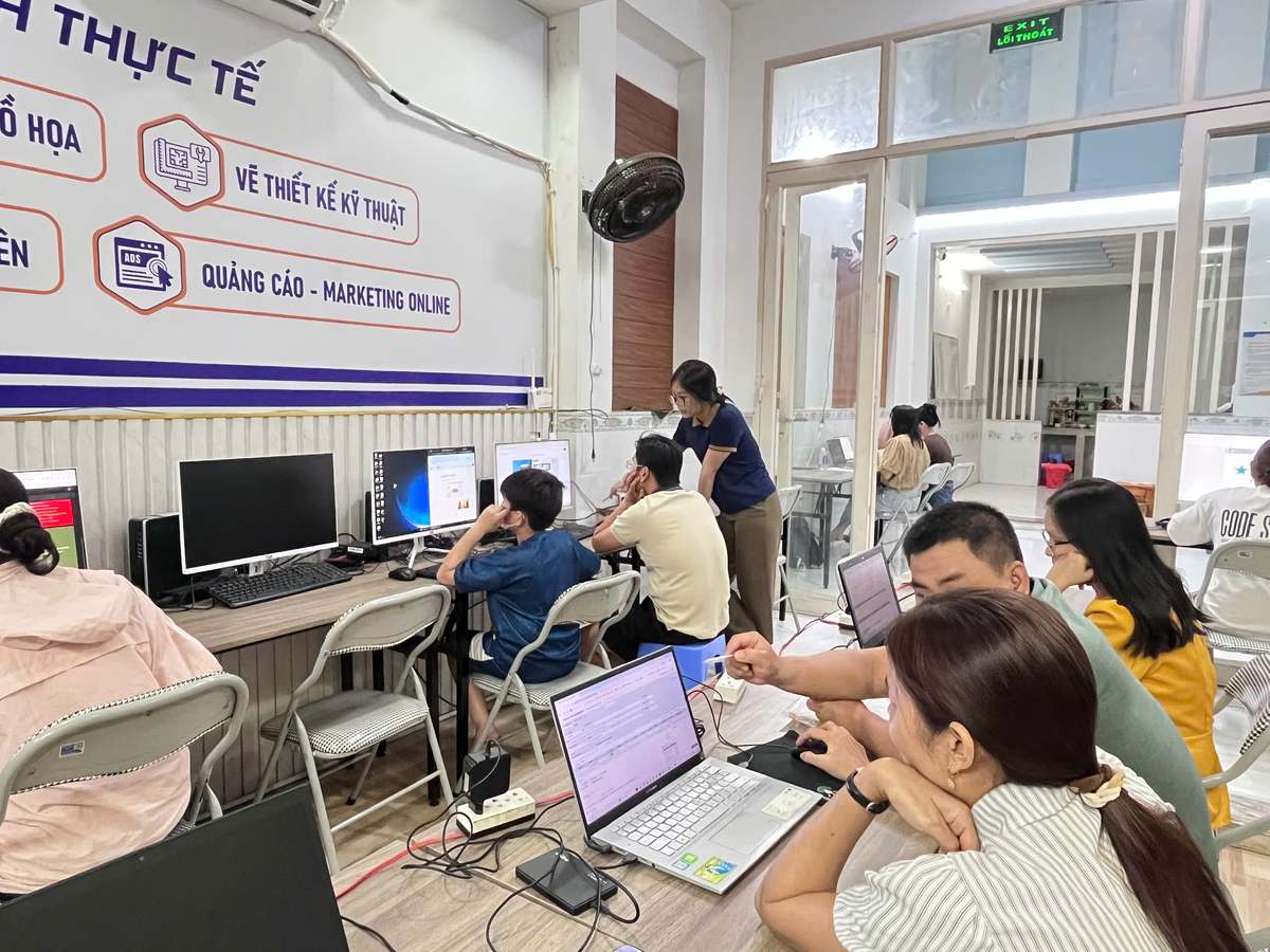 Nội Dung Chi Tiết Các Chương Trình Đào Tạo Khóa Học AI Quốc Tế