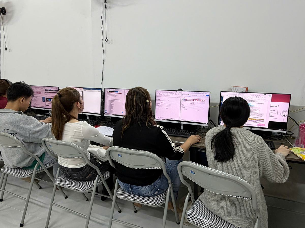 Khóa Học Chứng Chỉ AI Tại TPHCM Phù Hợp Với Những Ai
