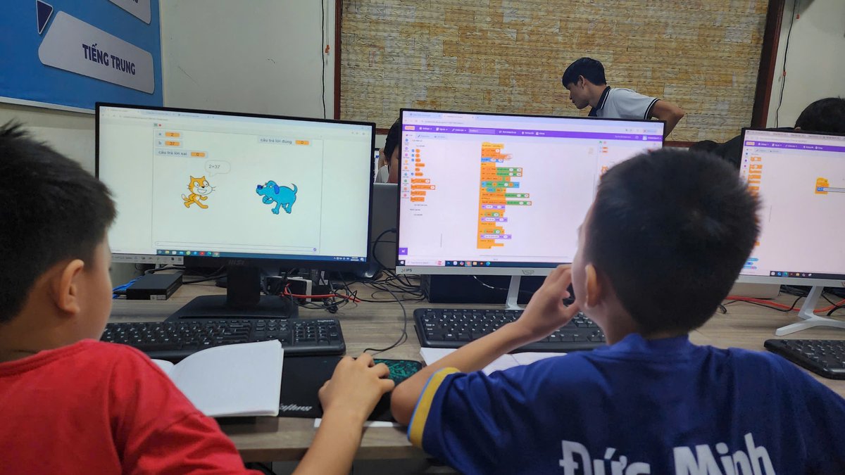 Học viên thực hành lập trình tại Tin học Sao Việt