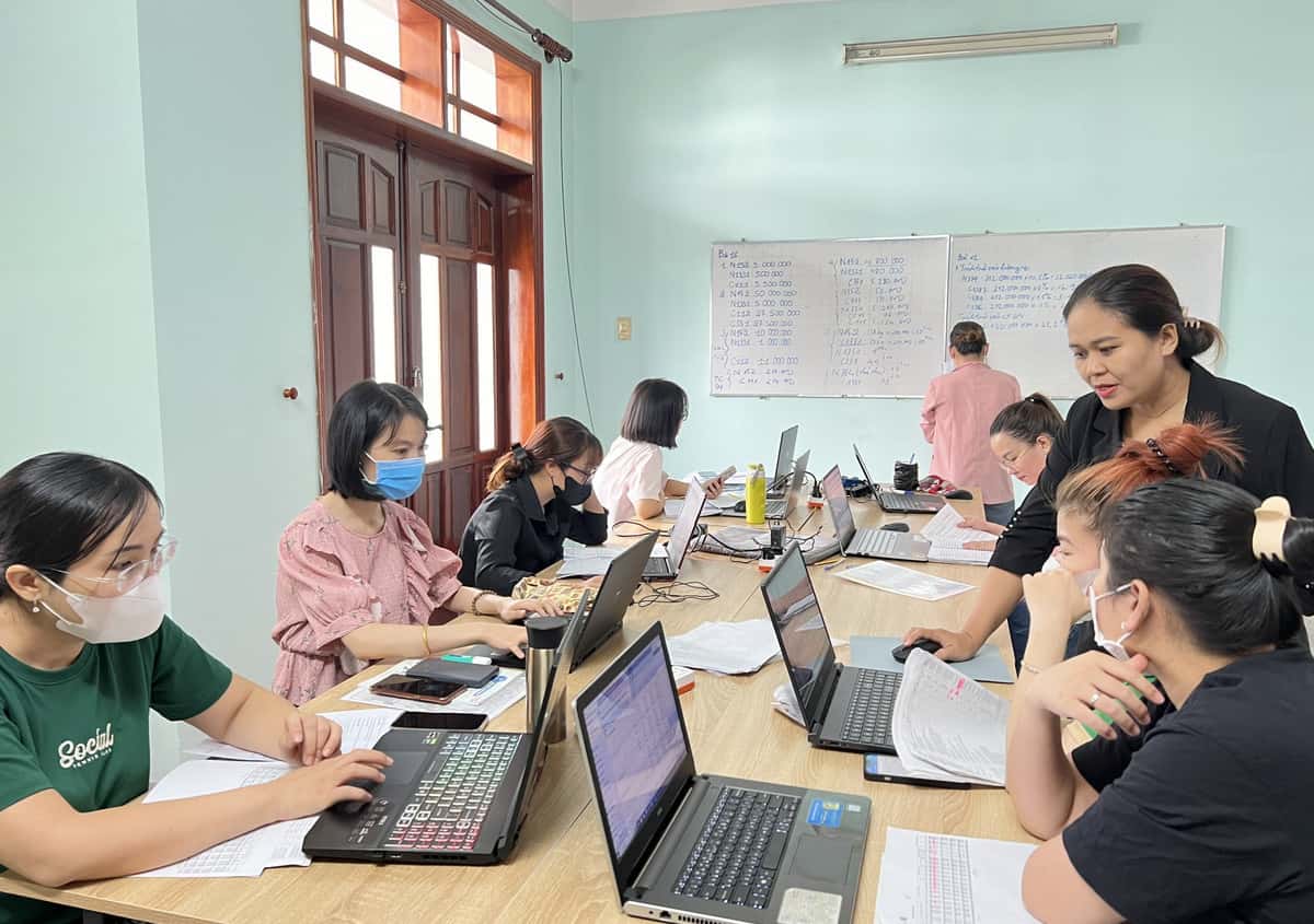 học hành chính nhân sự